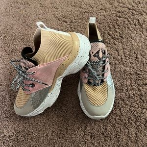 Berness Tan/Pink/Silver/White Chunky Sneakers - Size7 - BC5017